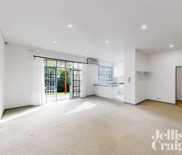 Impeccable Villa with Space to Spare - Photo 2