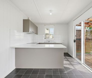 Three Bedroom Family Home - Photo 2