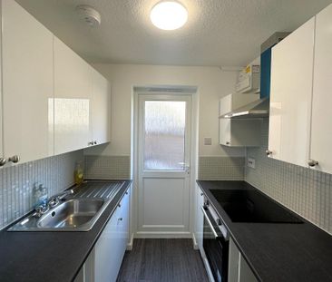 2 bedroom semi-detached house to rent - Photo 4