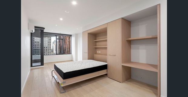 BRIGHT & STUNNING, COMFORTABLE STUDIO! - Photo 1