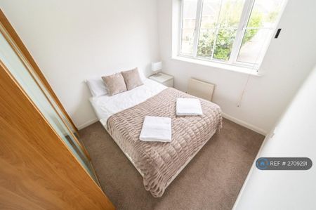 3 bedroom end of terrace house to rent - Photo 2