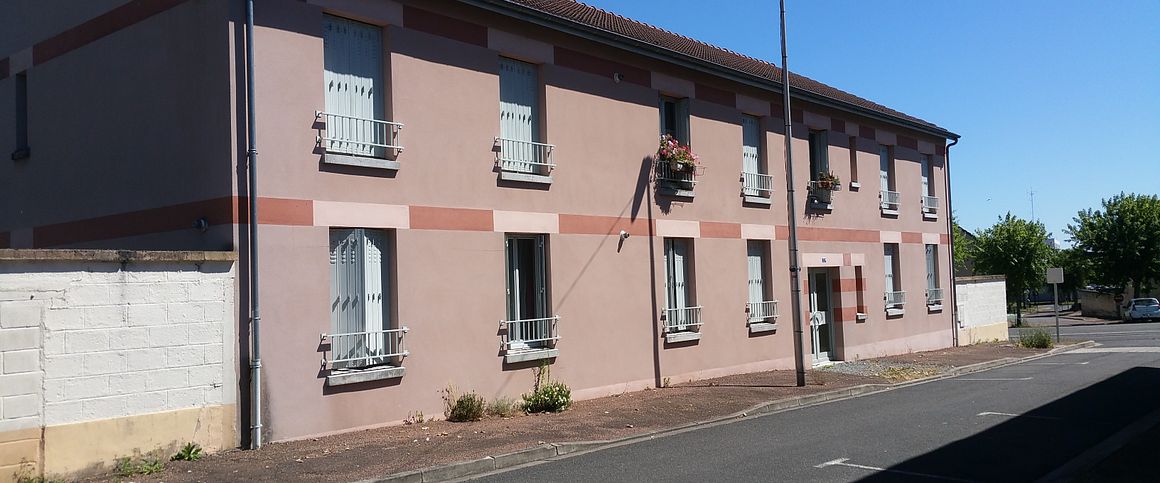 Appartement T2 dans petite résidence proche piscine à Varennes Vauzell - Photo 1