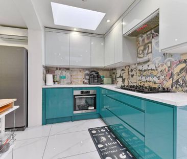 4 bedroom semi-detached house to rent - Photo 2