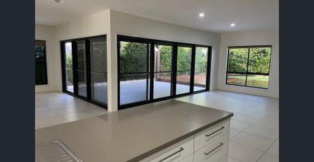 Executive Home in a quiet cul-de-sac in Popular Palmwoods. - Photo 3