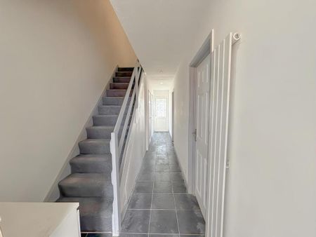 4 bedroom terraced house to rent - Photo 3