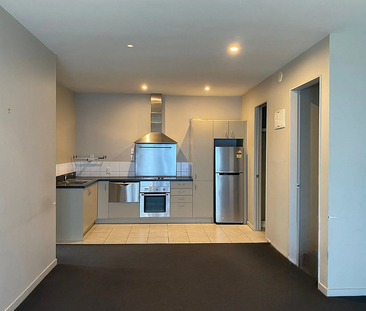 Just Renovated 3-Bedroom Apartment in Mount Vic - Photo 2