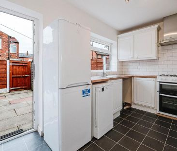 3 bedroom end of terrace house to rent - Photo 6