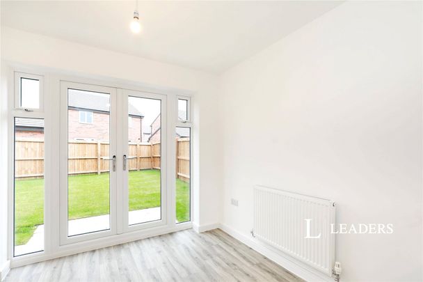 3 bedroom house to rent Collegiate Drive, CW9 - Photo 1