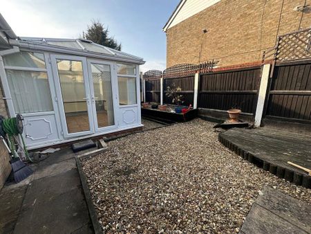 1 bedroom semi-detached bungalow to rent - Photo 4
