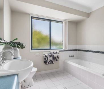 Private Townhouse in Secure Gated Complex - Photo 5