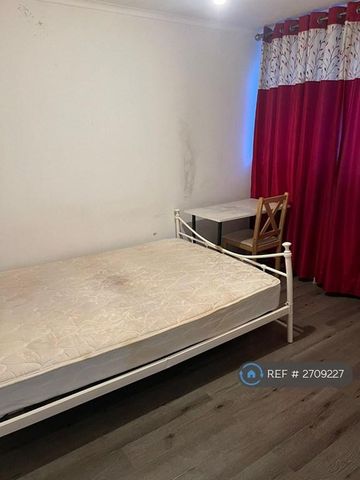 1 bedroom in a house share to rent - Photo 3