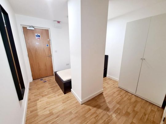 Studio to rent - Photo 1