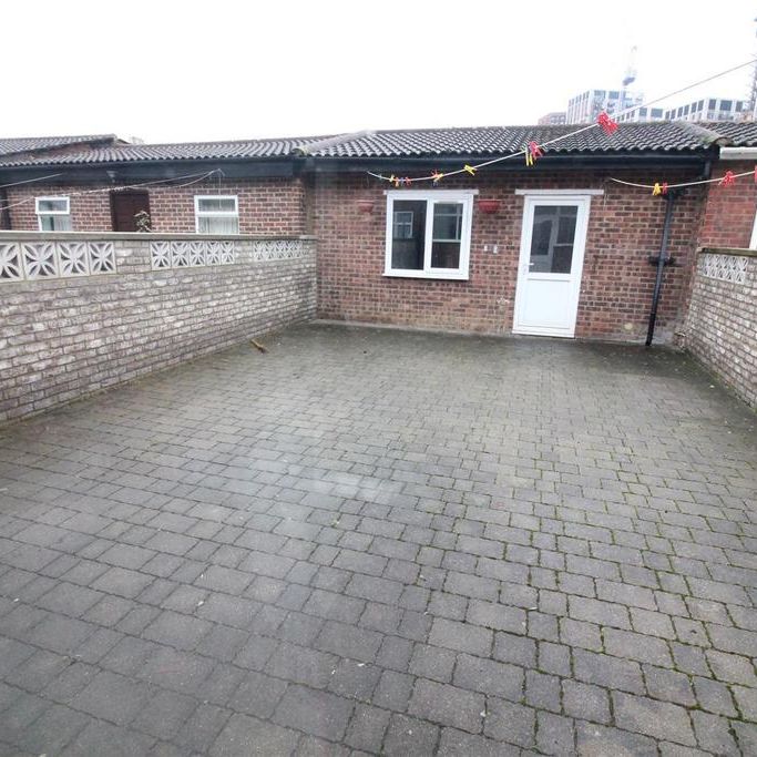 3 bedroom terraced house to rent - Photo 1