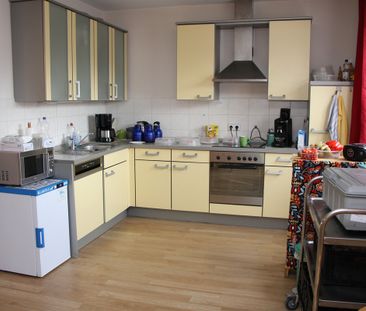 Liebevoll behütet und betreut: Zimmer in Demenz-WG - Photo 2