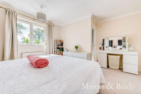 3 bedroom detached house to rent - Photo 5