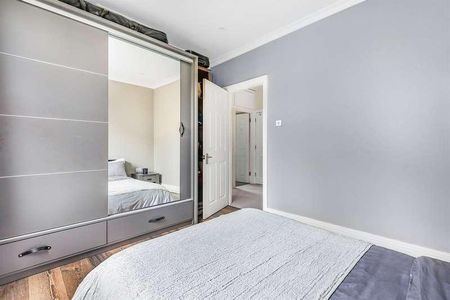 St Annes Court, Dukes Ride, Crowthorne, RG45 - Photo 3