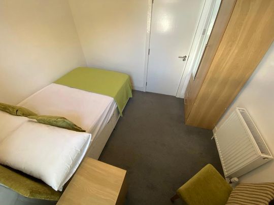 3 bedroom flat to rent - Photo 1