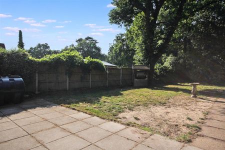 2 Bedroom Bungalow to let - Photo 2