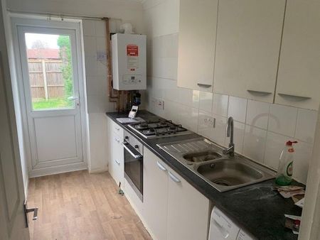 1 bedroom ground floor maisonette to rent - Photo 3