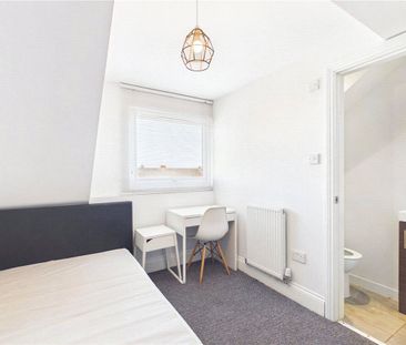 Room 5 - Photo 6