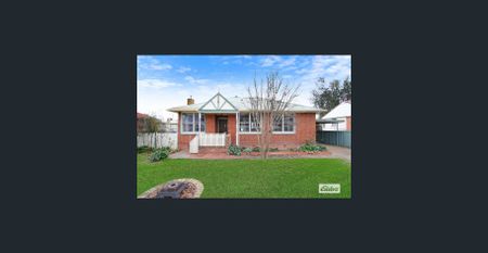 Charming Cottage Style Home. - Photo 4