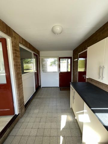 4 bedroom detached bungalow to rent - Photo 4