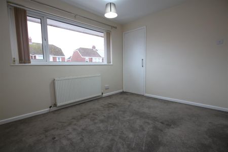 3 bed Semi-Detached House for let - Photo 4