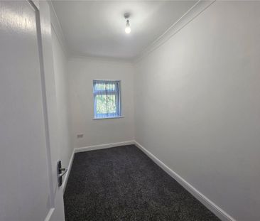 Lees Hall Road, Thornhill Lees, Dewsbury, WF12 - Photo 4