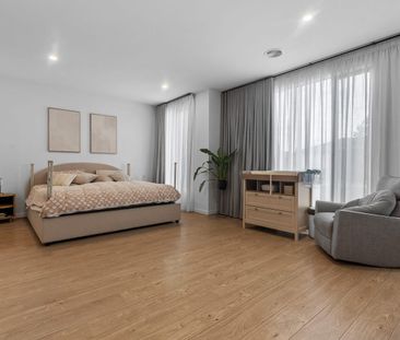 Stunning Contemporary Family Home in Wollert’s Premier Location - Photo 4