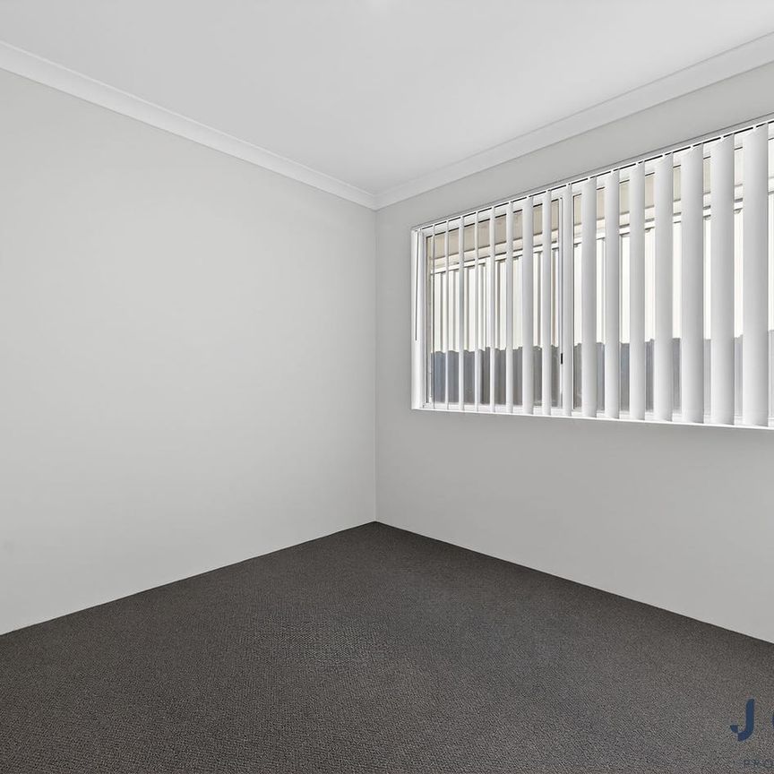 Stylish & Spacious 3 Bedroom Home with Generous Outdoor Living - Photo 1