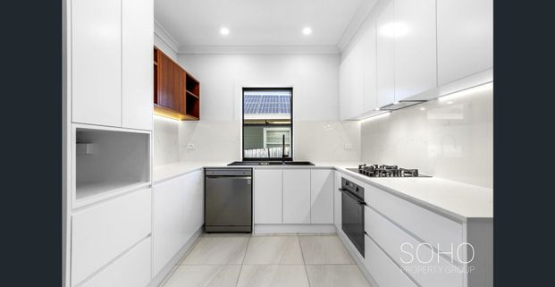 Stylish 3-Bedroom Home with Designer Finishes & Outdoor Entertaining! - Photo 1