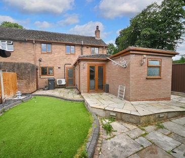 4 bedroom end of terrace house to rent - Photo 2