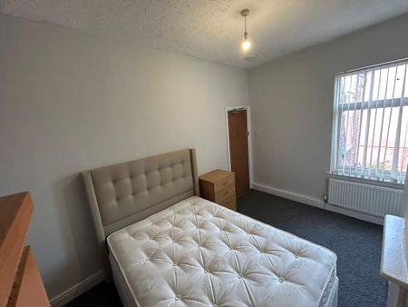 1 bedroom in a house share to rent - Photo 4