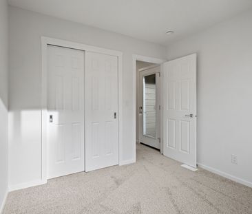 421 Yorkville Avenue Southwest, Calgary - Photo 1