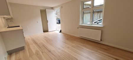Skøn, renoveret lejlighed i centrum - Photo 2
