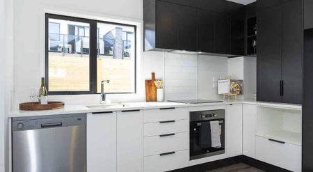 Modern Two Bedroom, Double Bathroom Home in Central Hamilton - Photo 3