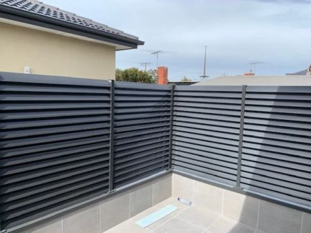 “Reverse Living Townhouse” - Photo 4