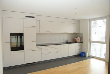 SPACIOUS 4.5-ROOM APARTMENT OF 136 M2 LOCATED IN A MODERN BUILDING - Photo 5