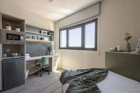 Calle Elche, Sevilla, Andalusia 41013 - Photo 5