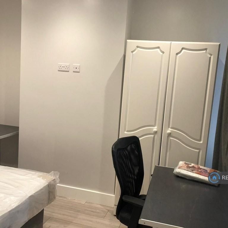 5 bedroom semi-detached house to rent - Photo 1