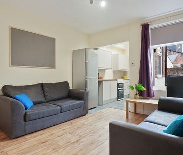 4 bedroom property with 2 bathrooms - Photo 6