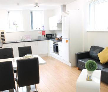 1 bedroom in a flat share to rent - Photo 3