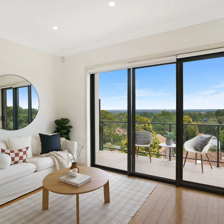 Modern Two-Bedroom Apartment with Elevated Views - Photo 1