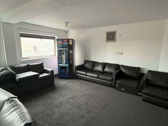 Extra Large High Double Ensuite - Photo 1