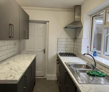 3 bedroom terraced house to rent - Photo 2