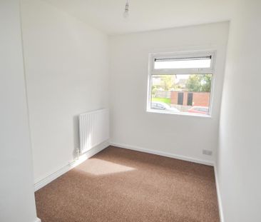 3 bedroom flat to rent - Photo 4