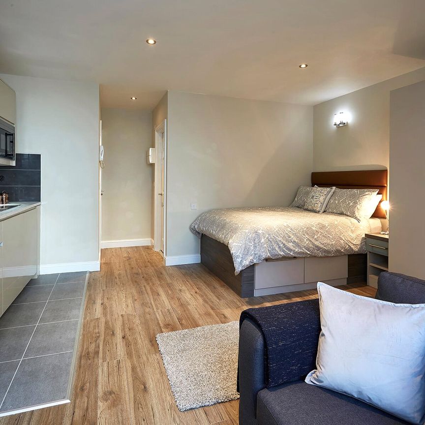 Apt 17, Eagle House - Photo 1