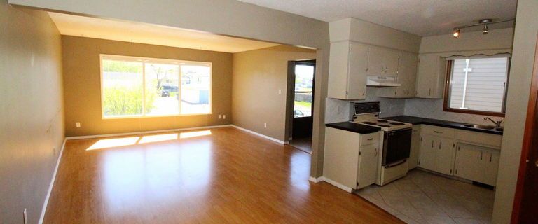 Big Bright 2 Bedroom Home | Calgary - Photo 1