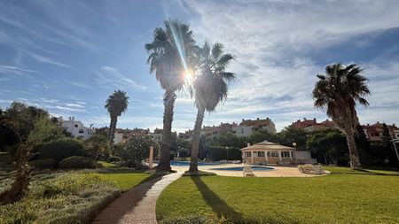 Excelente Apartamento T2 localizado em zona privilegiada de Albufeira. - Photo 3