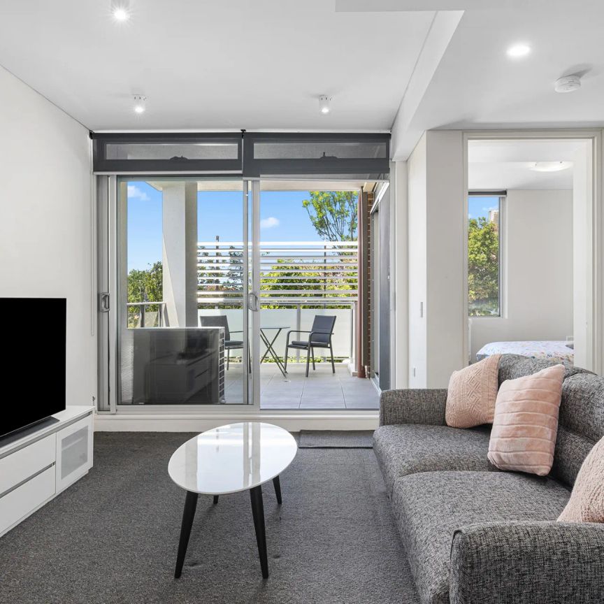 Air-Conditioned Lifestyle Property Located In The Heart Of The Spot - Over 55 Living. Lift Access - Photo 1